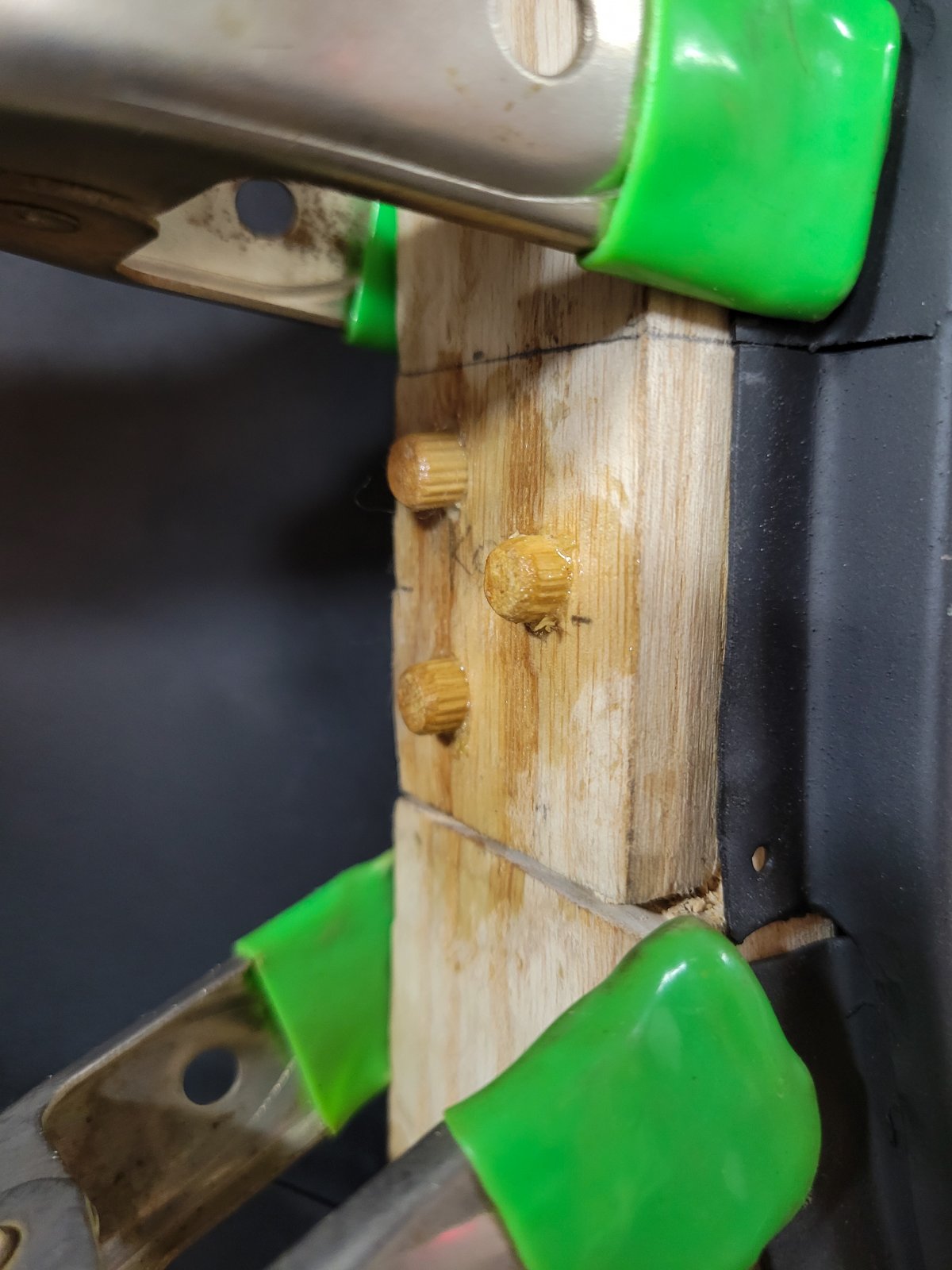 Dowls IN Lap Joint.jpg