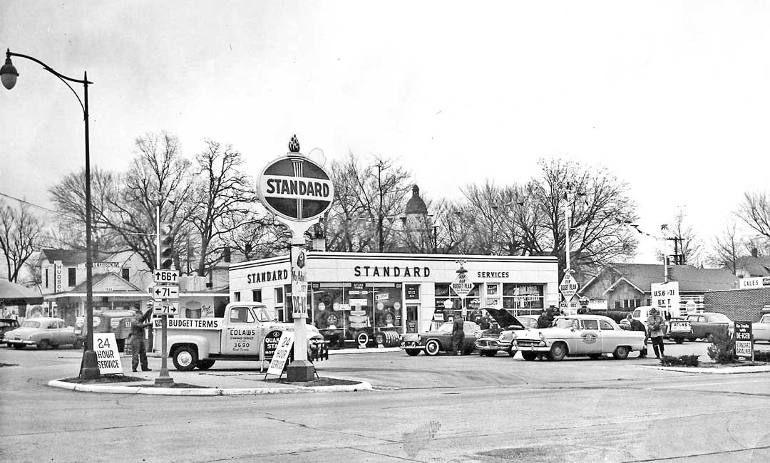 gas2 Colaw’s Standard Service Station, Route 66 Carthage, Missouri 50s a.jpg
