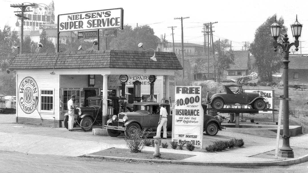 gas5 Nielson’s Super Service Station – Los Angeles, California 1928 1.jpg