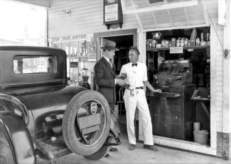 gas5 Nielson’s Super Service Station – Los Angeles, California 1928 3.jpg